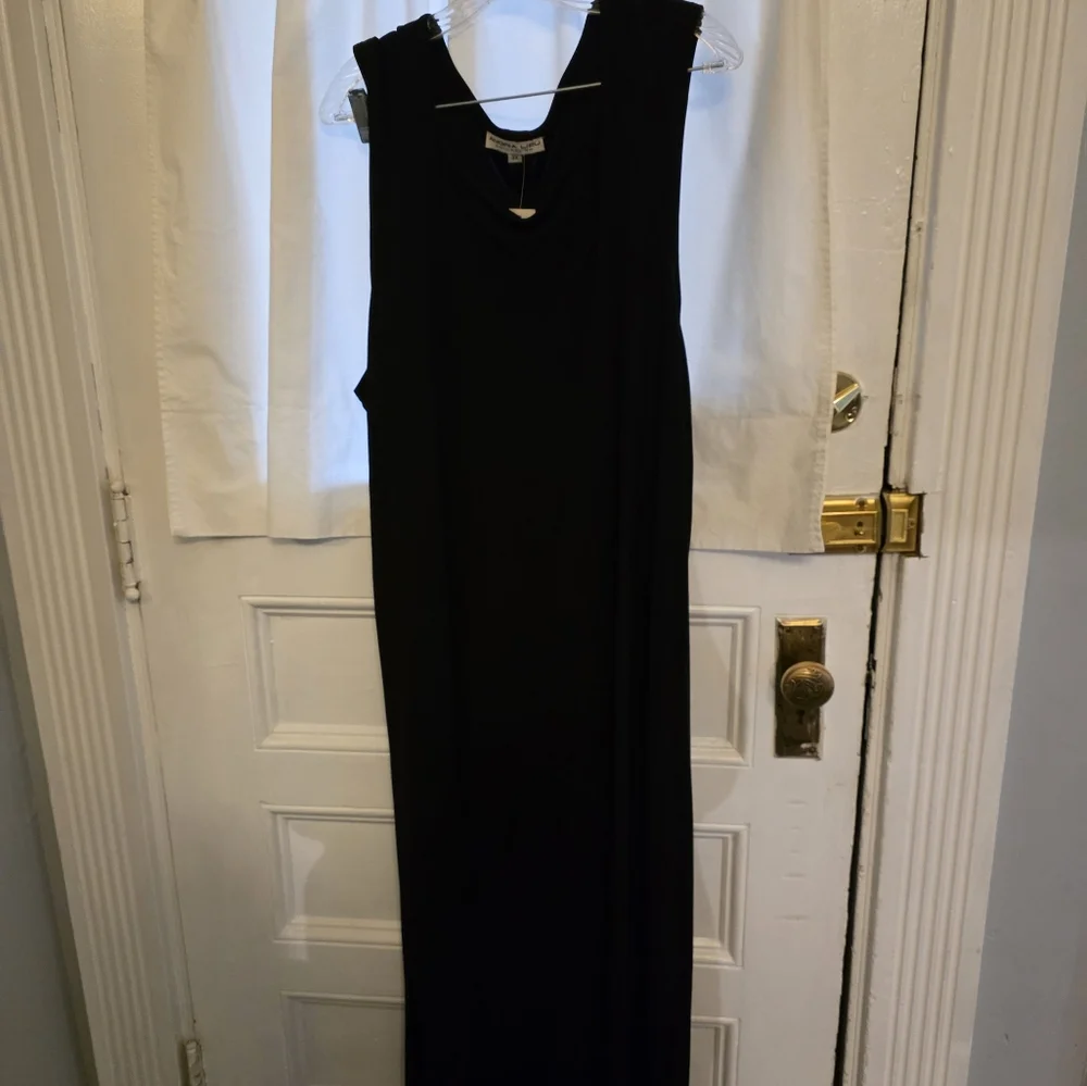 Elegant Black Long Tunic and Sleeveless Dress - Picture 4 of 9